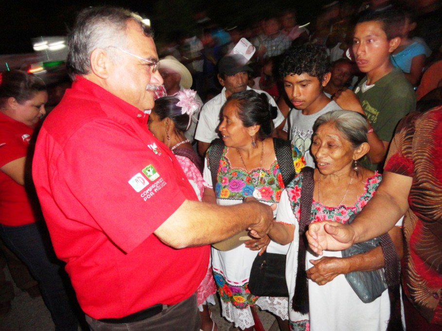 Yaxcabá: William Sosa Altamira ofreció mantener y fortalecer el programa oportunidades