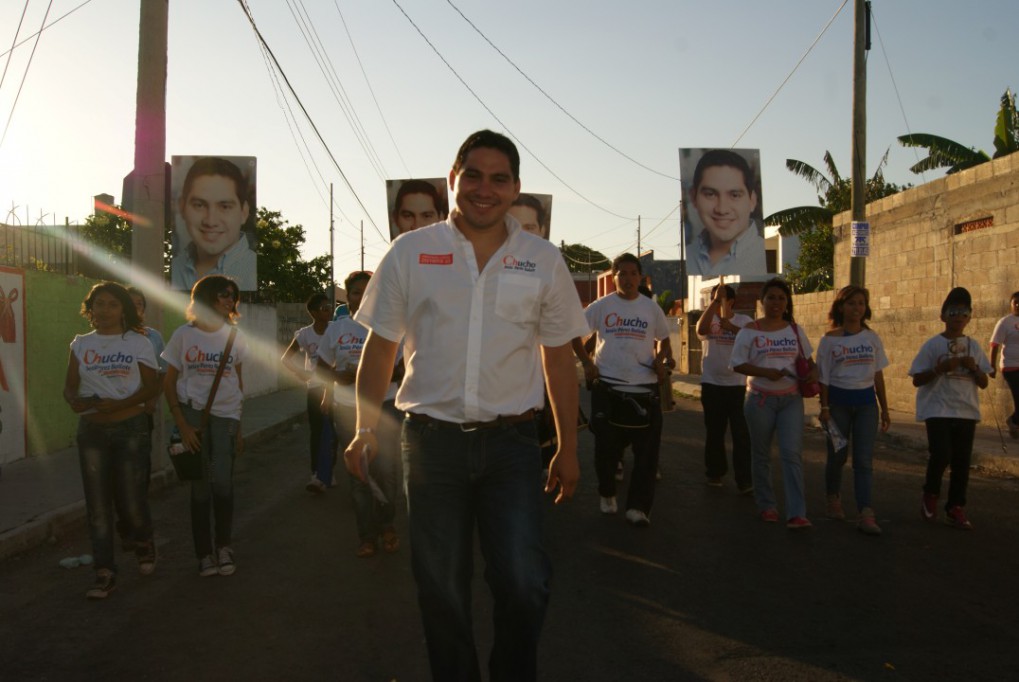 Mas de mil personas disfrutan de función de lucha libre con el candidato por Acción Nacional Jesús Pérez Ballote 