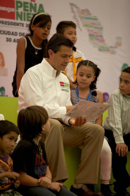 Peña quiere laptops y cero bullyng en las escuelas