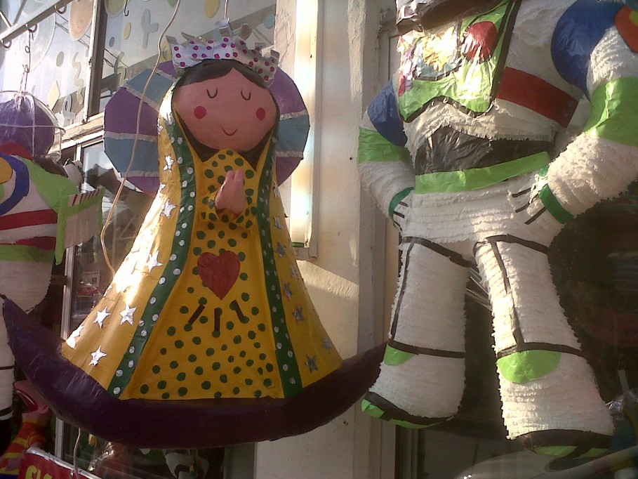 Piñatas de la Virgen de Guadalupe llaman atención de los meridanos