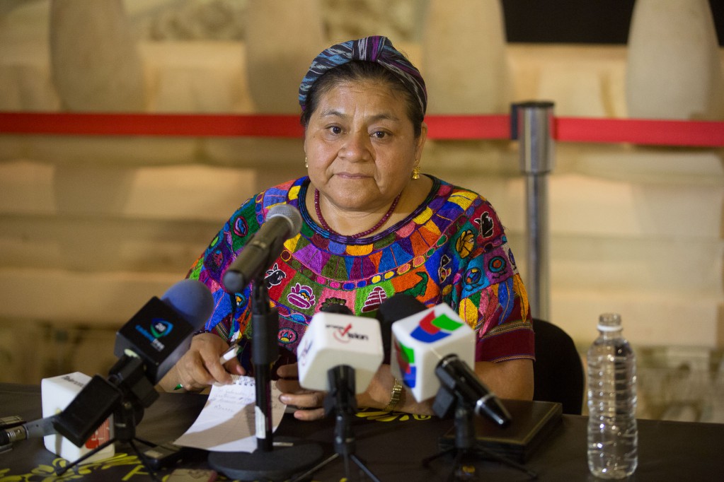 Rigoberta Menchú pide educación en negocios para  los mayas