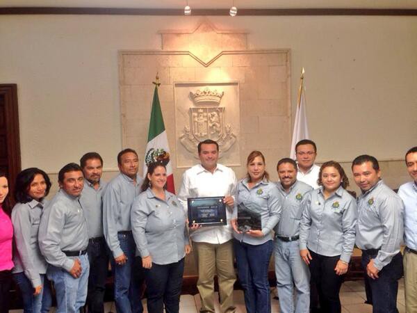 Reconocen a equipo del ayuntamiento de Mérida galardonado en concurso nacional