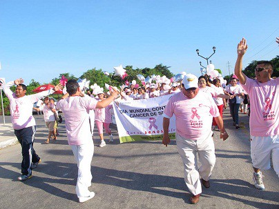 TIZIMIN: Mujeres marchan contra el cáncer de mama.