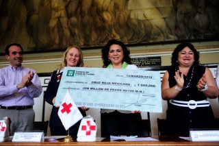 Gobierno del estado dona un millón de pesos a la Cruz Roja