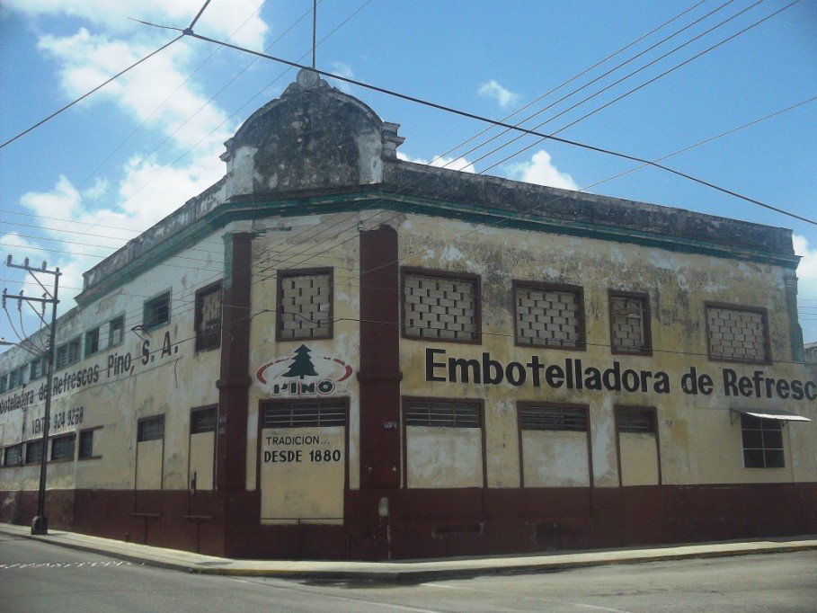 ¿Qué será de los empleados de la Embotelladora de Refrescos Pino?