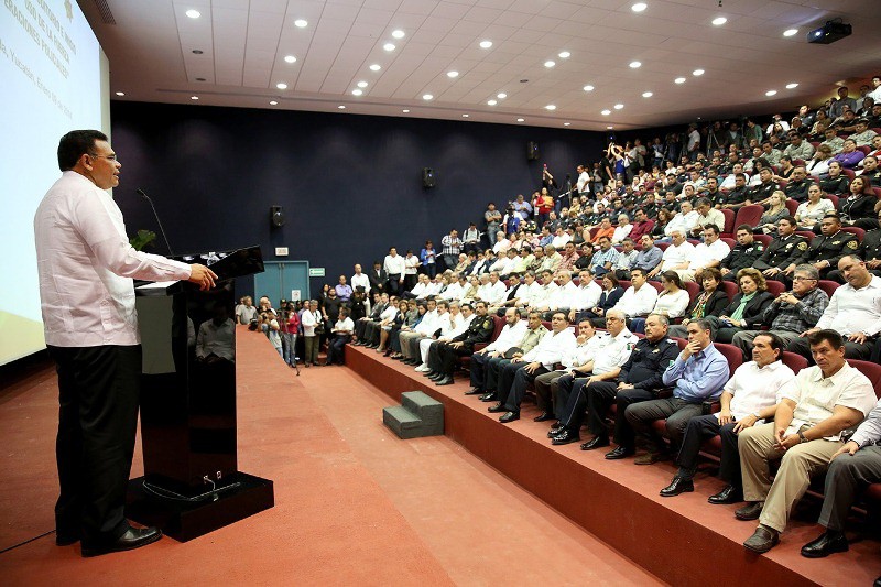 Inaugura gobernador auditorio y taller en la SSP