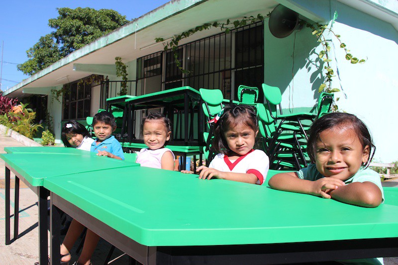 Se dota de mobiliario escolar a jardines de niños de Valladolid