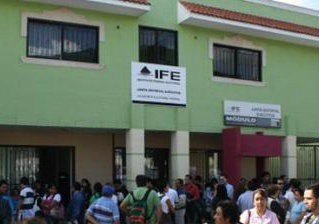 Semanalmente 10 mil yucatecos actualizan su credencial del Instituto Federal Electoral (IFE)