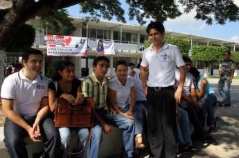 Universitarios ya tienen camión para trasladarse gratis, pero no gasolina para moverlo