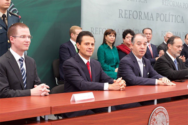 Enrique Peña Nieto promulga en el Castillo de Chapultepec la reforma político-electoral 