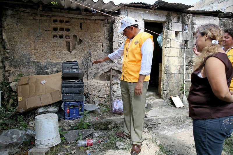 Zapata Bello acompaña la brigada de fumigación contra dengue