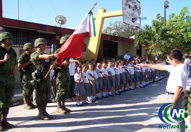 Primaria de Tizimín celebra día del ejército.