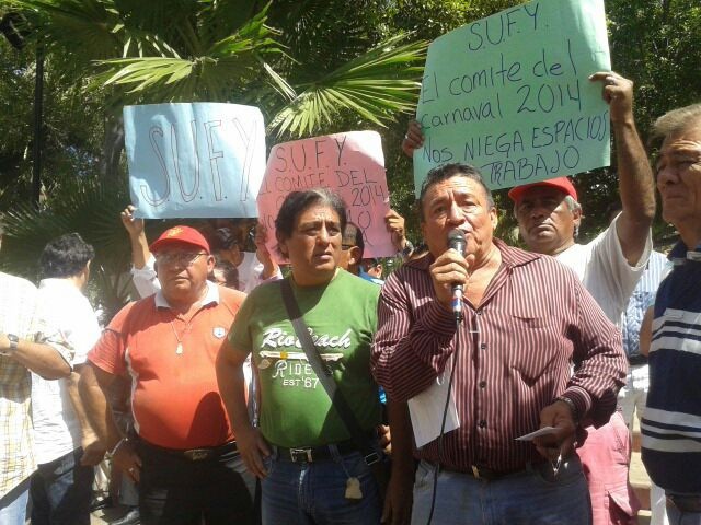 Músicos yucatecos se manifiestan frente al Palacio de Mérida