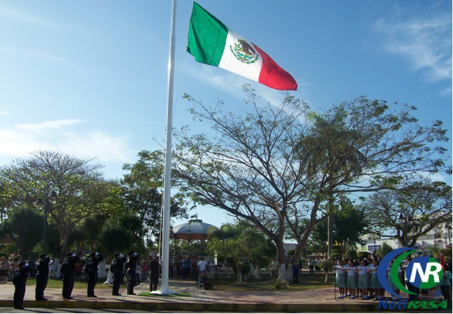 Acto cívico en Tizimín por día de la bandera mexicana.