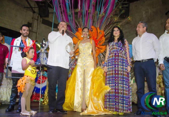 Coronan a los reyes del carnaval de Valladolid 2014.