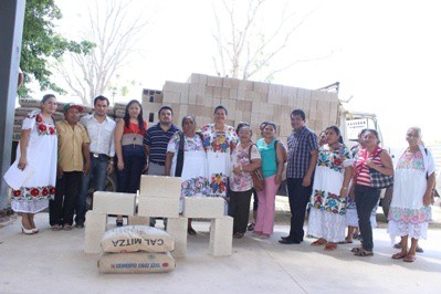 En Tekax entregan material de construcción a familias de migrantes