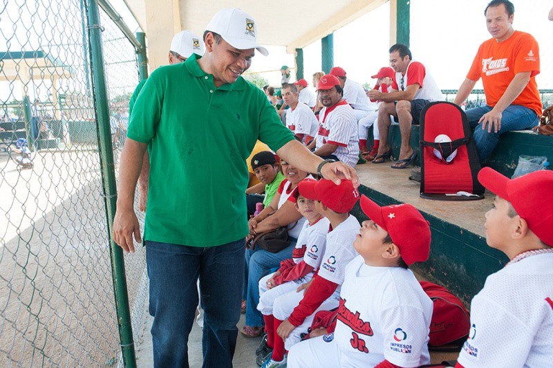 Gobernador visita Unidad Deportiva de la Liga Yucatán
