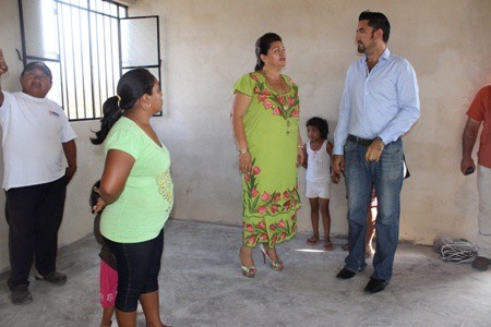Ayuntamiento de Tekax entrega una casa a humilde mujer
