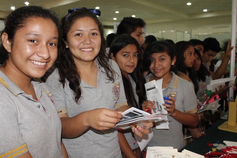 Inauguran la Expo Bachillerato 2014 en la Cámara de Comercio