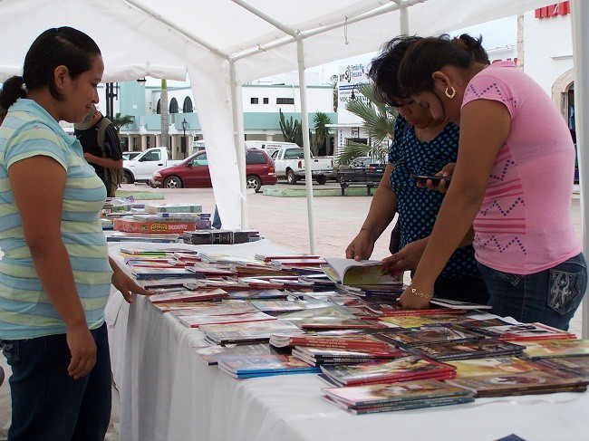 Consideran éxito venta de libros en Tizimín gracias a la FILEY.