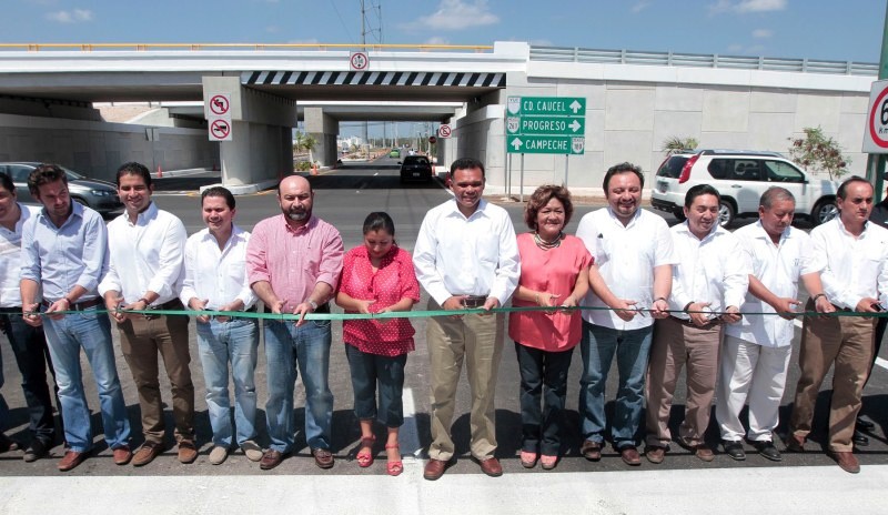 Con obras el Gobierno Estatal soluciona problemas viales en el poniente de Mérida
