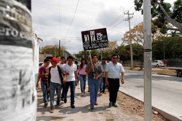 Protestan padres y alumnos por trabajos de la calle 60 norte