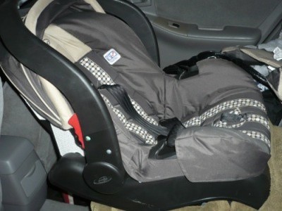 ¿Por qué se debe usar la silla de niños en el automóvil?