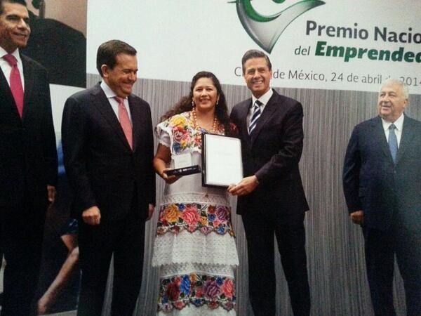 Yucateca recibe Premio Nacional del Emprendedor