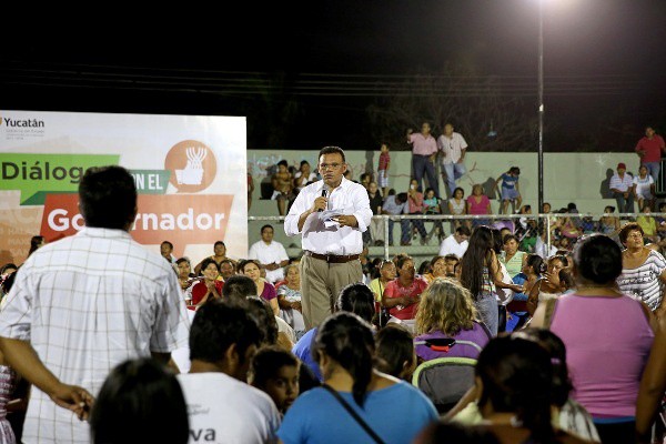 Dialoga Gobernador con vecinos del sur de Mérida 