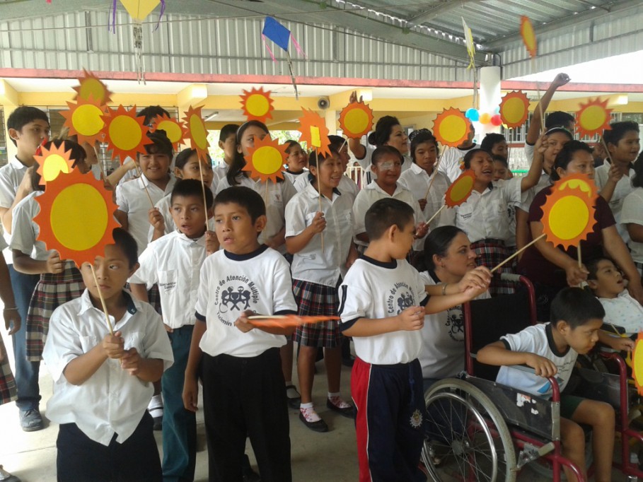 Diversión en escuelas de Tizimín por el Día del Niño