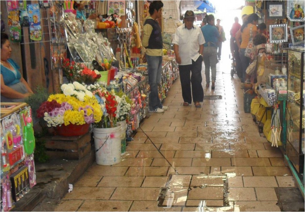 Algunas molestias por aguaceros en mercados de Mérida