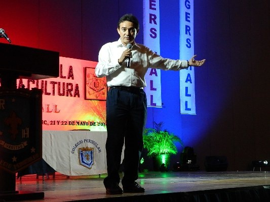 Invita el senador Ávila Ruiz a jóvenes a involucrarse en el Desarrollo del Turismo en Yucatán
