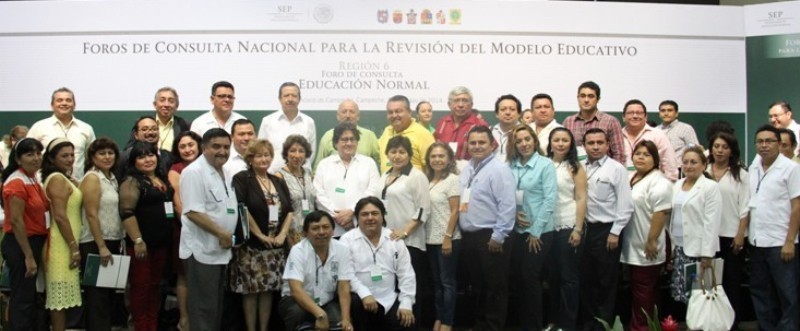 Maestros yucatecos participan en consulta nacional