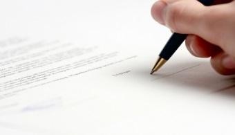 Firma renuncia sin revisar el documento