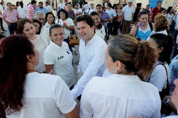 Inicia la preparatoria abierta para madres con 190 mujeres