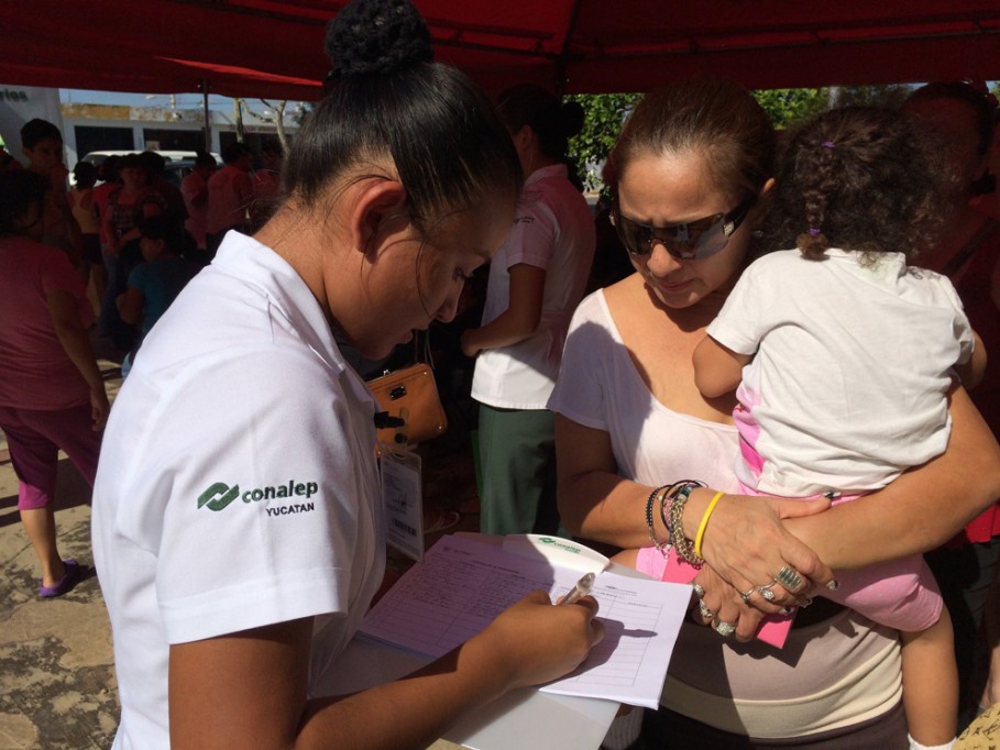 Continúa Conalep brindando ayuda en colonias de Mérida