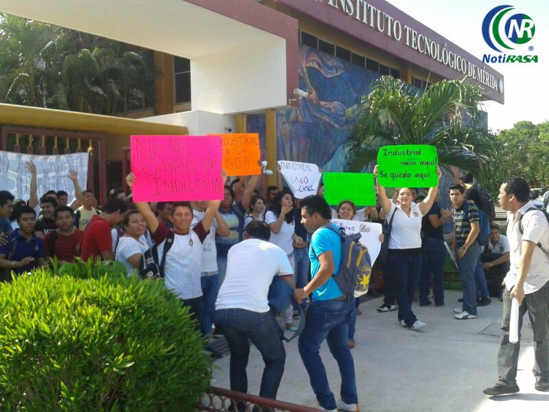 Estudiantes del Tec. Mérida realizaron una protesta