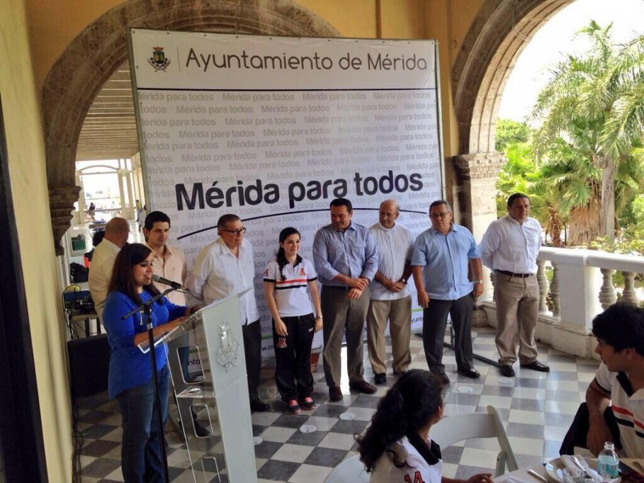 Ayuntamiento de Mérida rinde homenaje a ganadores de la Universiada 2014