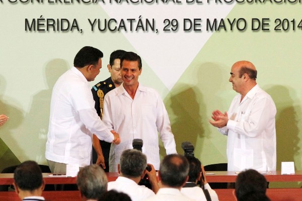El presidente Peña Nieto le pide a las instituciones federales y estatales una nueva mística de servicio para lograr la Reforma Política