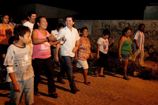 Mauricio Sahuí visita el sur de Mérida