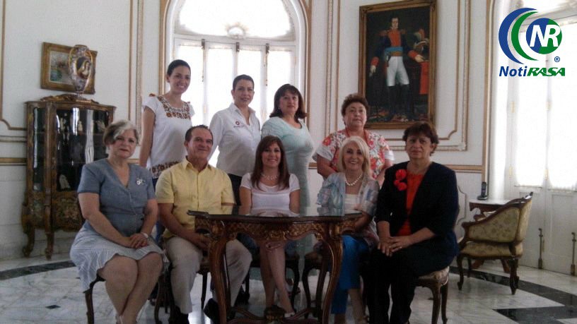Galardonan a promotores del Desarrollo Comunitario y Cultural de Yucatán