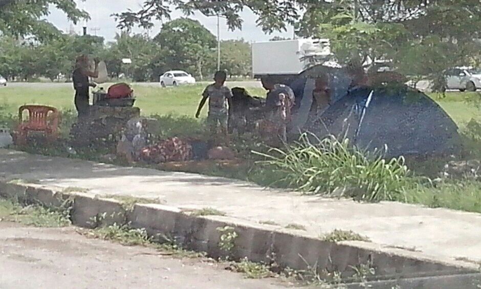 "Gitanos" instalan su campamento en las aguilas