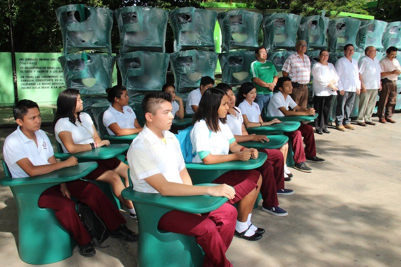Entregan Mobiliario Escolar a jardines de niños y secundaria