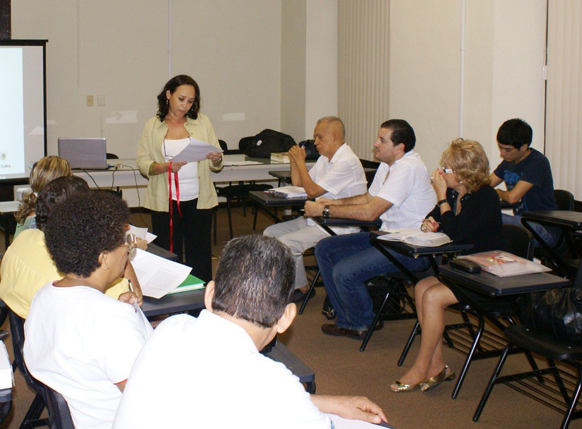 Ofrecen talleres de verano en la escuela de escritores "Leopoldo Peniche Vallado"