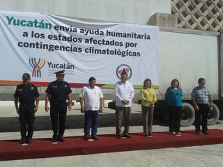 Dan banderazo de salida de víveres para Veracruz