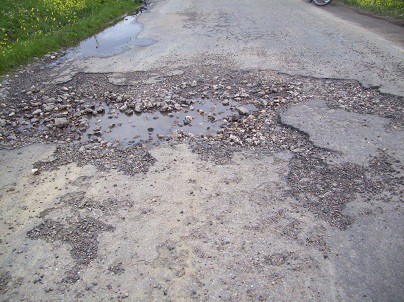 PANABÁ: Urge reparar tramo carretero.