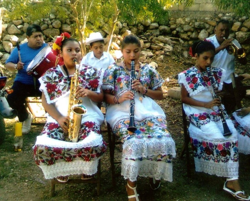 Llegan a Tabasco bailes tradicionales yucatecos