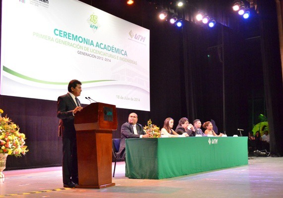 Se gradúa la primera generación de Licenciados e Ingenieros en la UTM