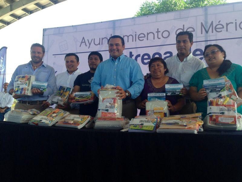 Invierte el Ayuntamiento de Mérida $400 mil pesos en paquetes escolares
