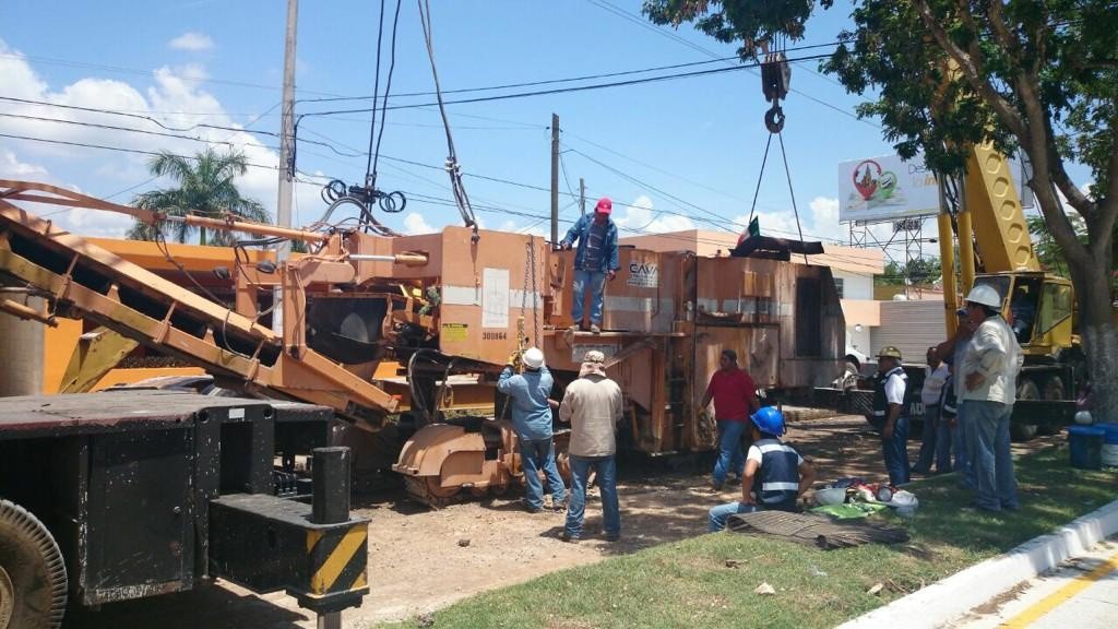Reportan incidente en maquinaria que realizaba trabajos en calles del campestre